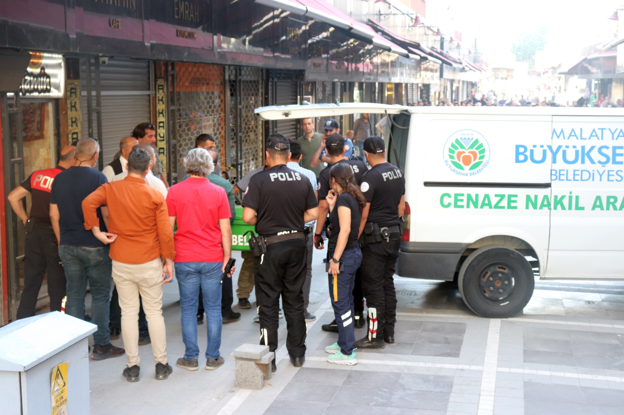 Malatya’da alacak-verecek meselesi nedeniyle çıkan kavga olayında 2 kişi öldü, 2’si ağır toplam 5 kişi yaralandı.