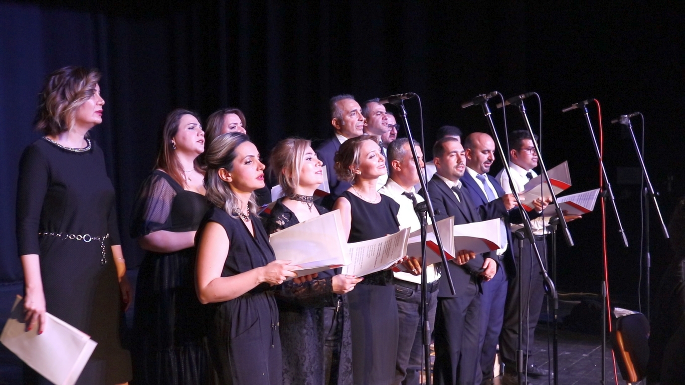 -Malatya’da 10 aylık SMA Hastası Eliz Lina için başlatılan resmi kampanyaya  Malatya Özel Gözde Hastanesinde görev yapan doktorlarda tüm geliri çocuğa harcanmak üzere düzenlenen konserde sahne alarak türkü söylediler