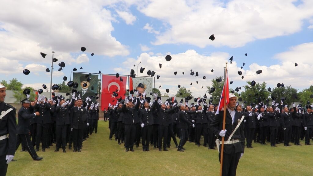 Malatya Polis Meslek Eğitim Merkezinde (POMEM) 381 polisi adayı için mezuniyet töreni düzenlendi.