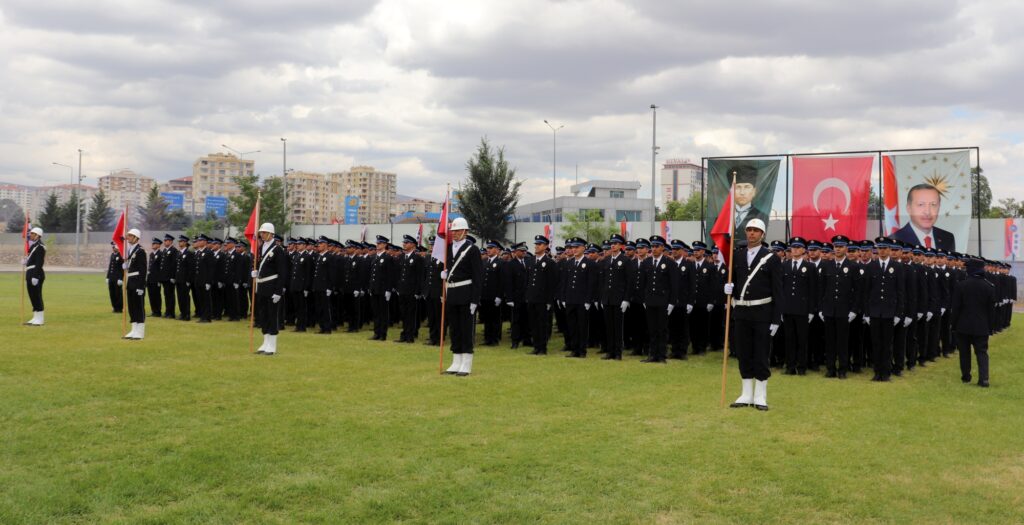 Malatya Polis Meslek Eğitim Merkezinde (POMEM) 381 polisi adayı için mezuniyet töreni düzenlendi.