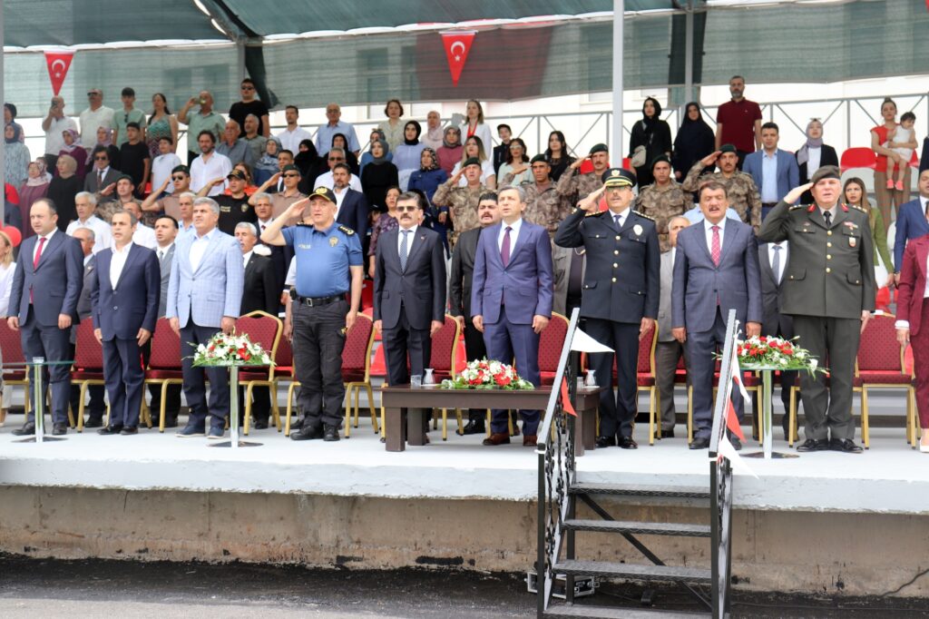 Malatya Polis Meslek Eğitim Merkezinde (POMEM) 381 polisi adayı için mezuniyet töreni düzenlendi.