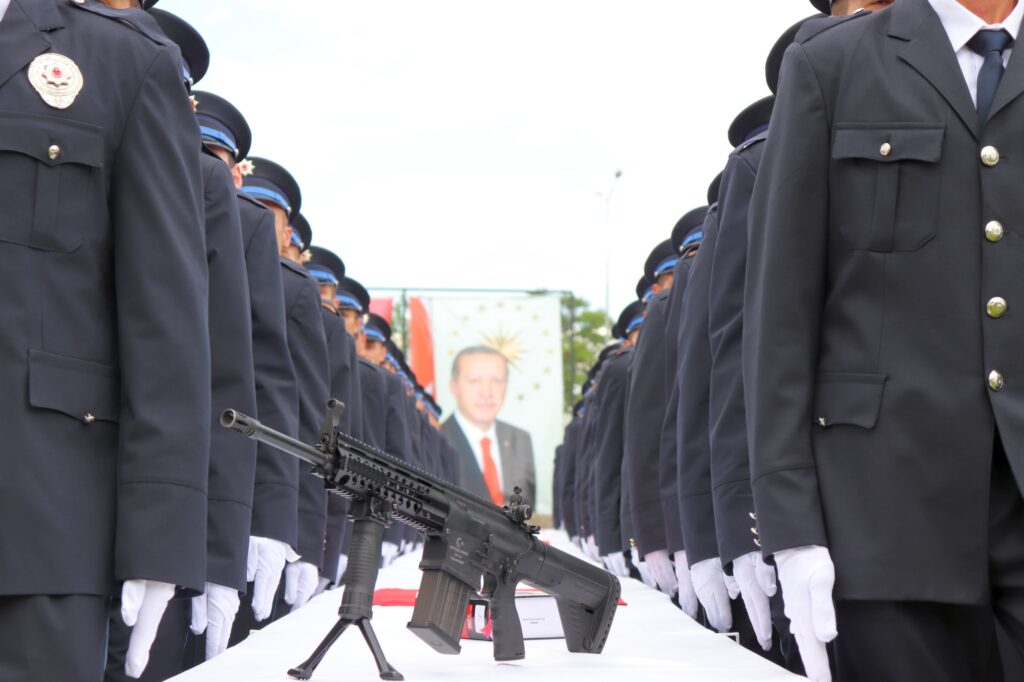 Malatya Polis Meslek Eğitim Merkezinde (POMEM) 381 polisi adayı için mezuniyet töreni düzenlendi.