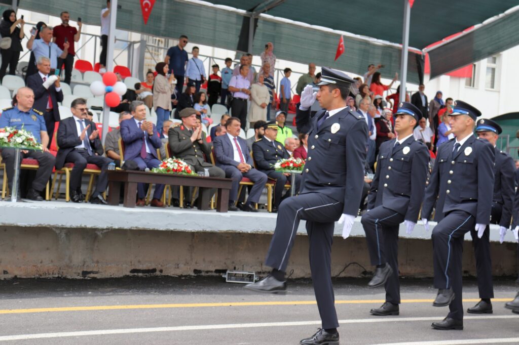 Malatya Polis Meslek Eğitim Merkezinde (POMEM) 381 polisi adayı için mezuniyet töreni düzenlendi.