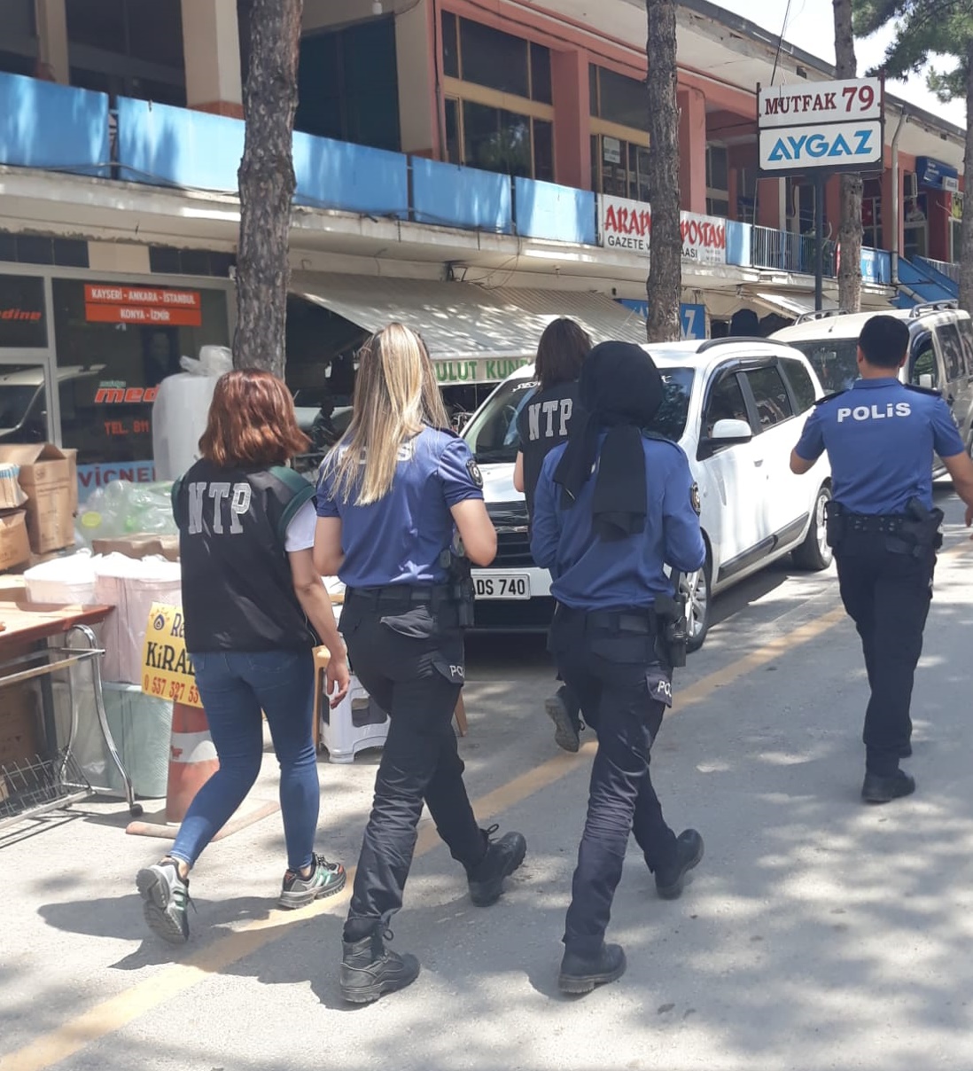 Narkotik Polisi tarafından Arapgir’de “En İyi Narkotik Polisi Anne Projesi” hakkında bilgilendirme çalışması yapıldı.