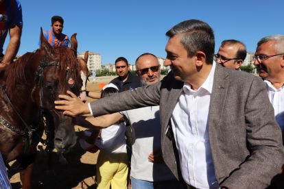 Atlı cirit gösterisi ilgiyle izlendi