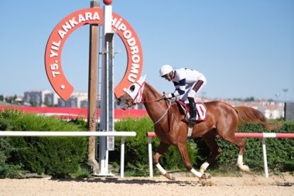 Yaşar Esin Koşusu'nda Akdağ Fırtınası Esti