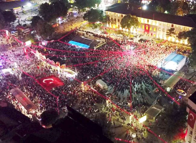 Fetullah Gülen liderliğindeki Fetullahçı Terör Örgütü (FETÖ) mensubu askerlerin 15 Temmuz 2016 gece başlattıkları darbe girişiminin, 251 şehit ve binlerce yaralı verilerek bastırılmasının yıldönümünde 6. yıldönümünde Malatya'da da 15 Temmuz  Cuma gün boyu çeşitli törenler gerçekleştirilecek.