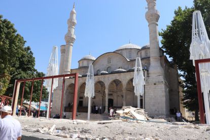 Yeni Camii'de yap-boz oyunları!..