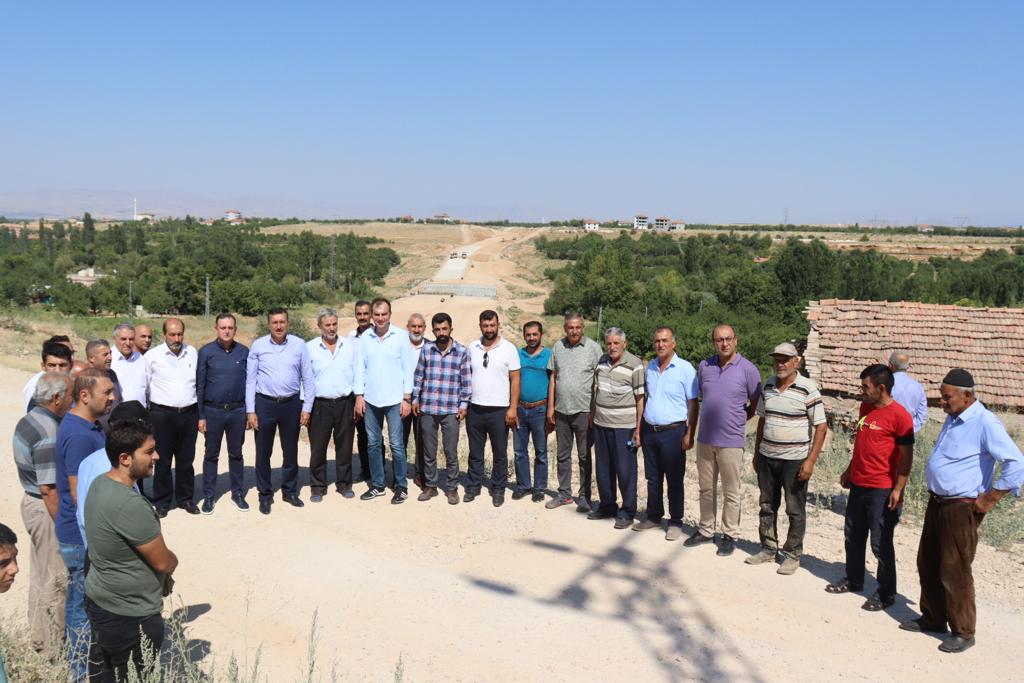 AK Parti Malatya Milletvekili ve MKYK Üyesi Bülent Tüfenkci, Malatya AK Parti İl Başkan Yardımcısı Kahraman Kavuk ve Karayolları 8.Bölge Müdürü Yusuf Güneş ile birlikte Kendirli Mahallesini ziyaret etti.