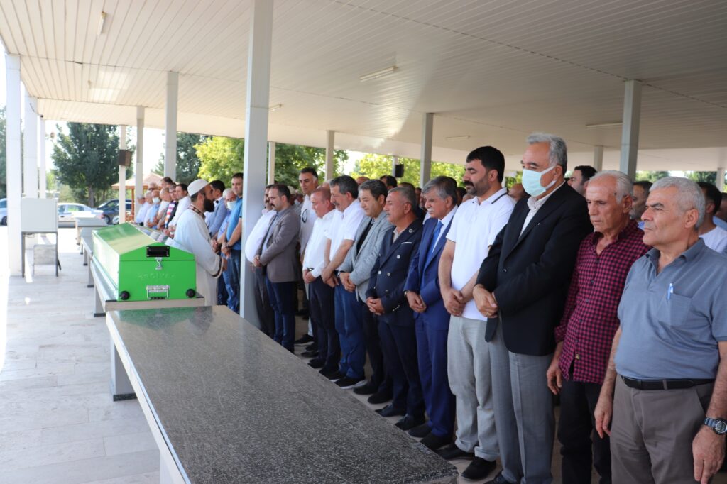 Malatya eski belediye meclis üyelerinden, Ziraat Mühendisi Eşref Gülalioğlu, Antalya'da vefat etti ve cenazesi Malatya'da toprağa verildi.