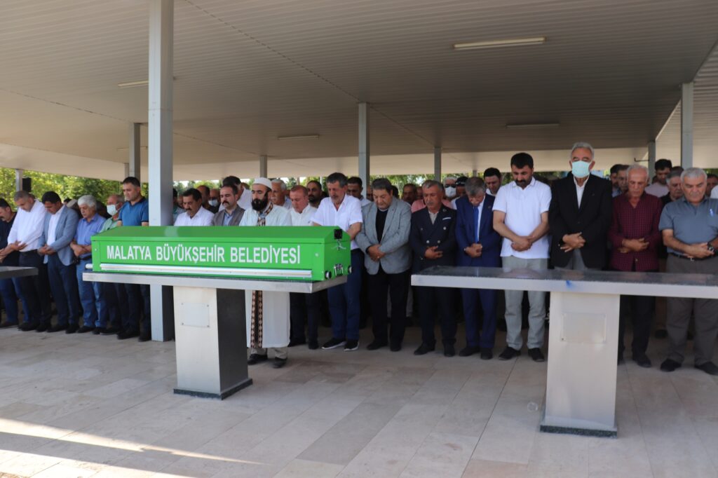 Malatya eski belediye meclis üyelerinden, Ziraat Mühendisi Eşref Gülalioğlu, Antalya'da vefat etti ve cenazesi Malatya'da toprağa verildi.