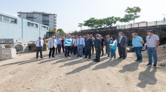 Malatya Büyükşehir Belediye Başkanı Selahattin Gürkan, MASKİ Genel Müdürlüğü tarafından Yapraklı Su Deposu’na yapılması planlanan Yapraklı Hidroelektrik Santralinde (HES) ön incelemelerde bulundu.