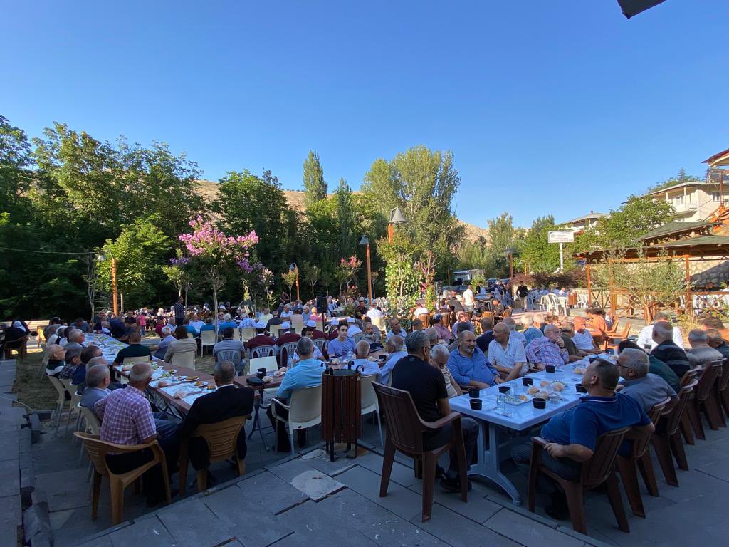 AK Parti İstanbul Milletvekili Serap Yaşar, Darende ilçesindeki Günpınar Şelalesinde (Aşudu) rahmetli babası Mustafa Yahşi  için Mevlid-i Şerif okuttu.