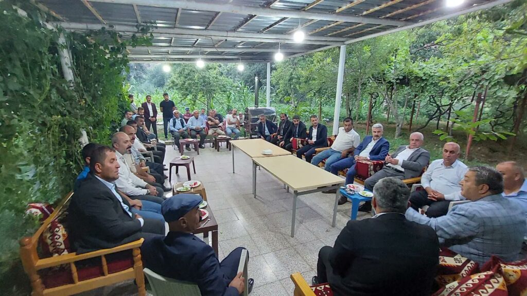 Milliyetçi Hareket Partisi (MHP) Malatya Milletvekili Mehmet Fendoğlu, Adım Adım 2023, İlçe İlçe Anlatma ve Aydınlatma programı kapsamında Hakkari’de düzenlenen program ve etkinliklere katıldı. Toplantılarda Hakkarililerin MHP’ye karşı olan ilgisinin arttığı görüldü.