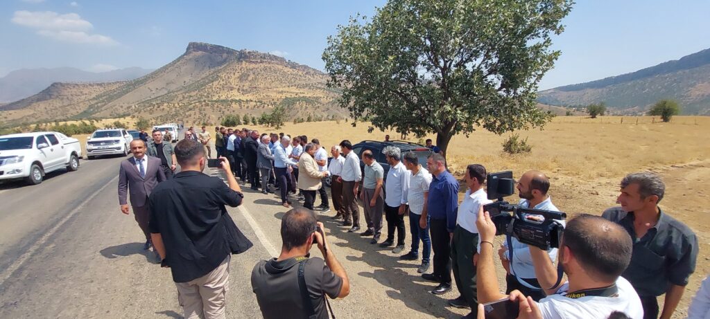 Milliyetçi Hareket Partisi (MHP) Malatya Milletvekili Mehmet Fendoğlu, Adım Adım 2023, İlçe İlçe Anlatma ve Aydınlatma programı kapsamında Hakkari’de düzenlenen program ve etkinliklere katıldı. Toplantılarda Hakkarililerin MHP’ye karşı olan ilgisinin arttığı görüldü.