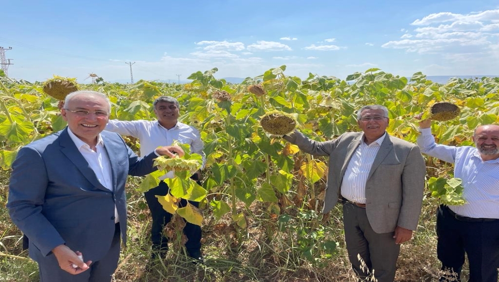 AK Parti Malatya Milletvekili Hakan Kahtalı, parti İl Başkan Yardımcısı Kamil Biter ve partililer ile birlikte Yazıhan ilçesini ziyaret ederek bir dizi temaslarda bulundu.  