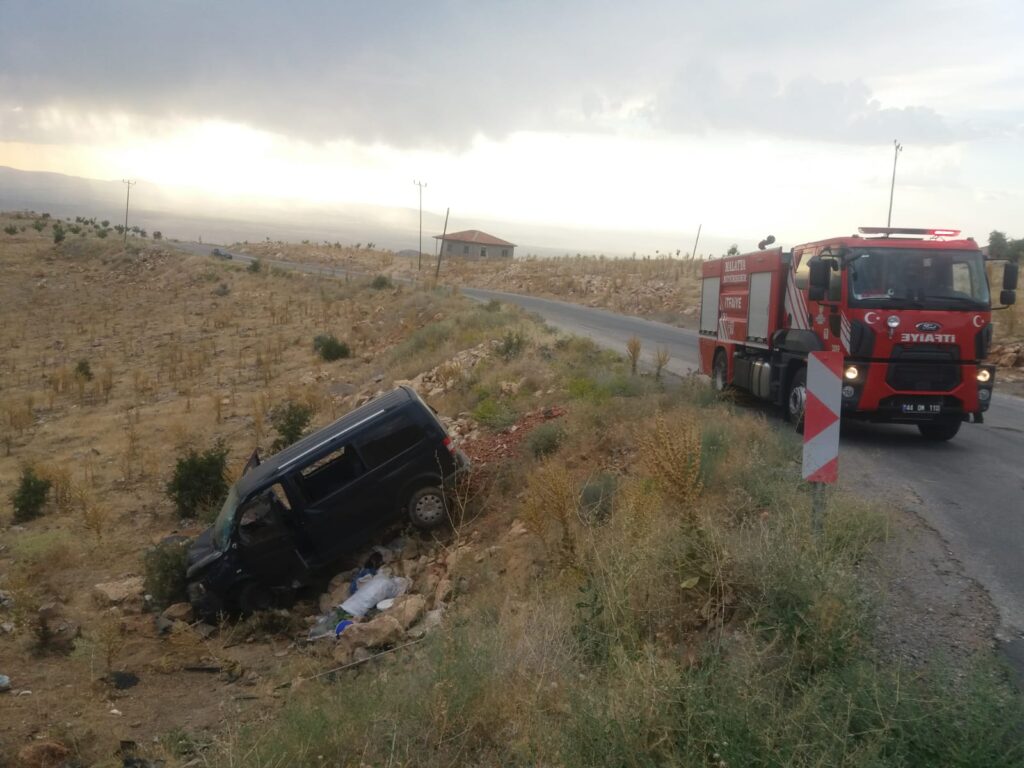 Malatya’da şarampole uçan aracın sürücüsü ağır yaralandı.