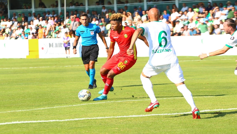 Yeni Malatyaspor’un, Spor Toto 1. Ligindeki ilk maçını, lige geçtiğimiz sezon yükselen Bodrumspor'la deplasmanda oynadı ve 3-1 mağlup olduğu maçı değerlendiren teknik direktör Cihat Arslan, “Bazı oyuncularımızın yeterliliklerini ve yetersizliklerini görememiştik. Bu maç bize yol gösterici olacak” dedi.