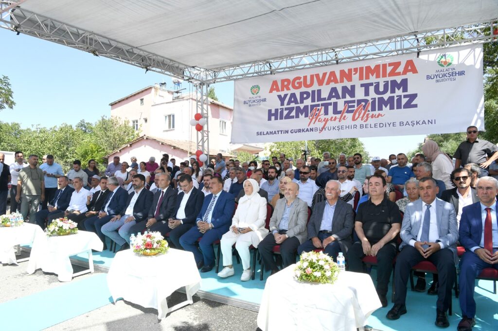 Malatya Büyükşehir Belediyesi tarafından Arguvan ilçesinde yapılacak olan ve yaklaşık 500 seyirci kapasiteli Arguvan Kapalı Spor Salonu temel atma töreni gerçekleştirildi.  