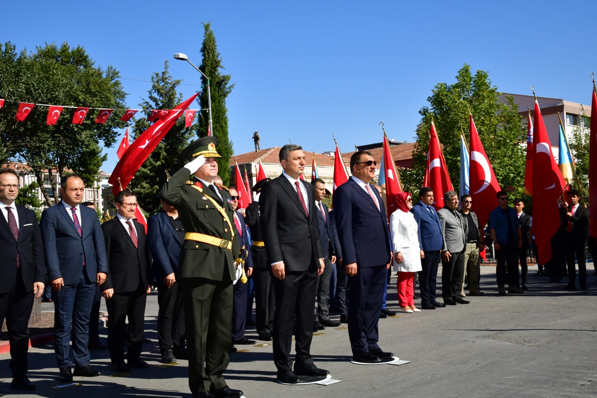 2.Ordu Kurmay Başkanı ve Garnizon Komutanı Tümgeneral Tuncay Altuğ, Malatya’ya gelerek göreve başladı ve 30 Ağustos Zafer Bayramı kutlamalarına katıldı.