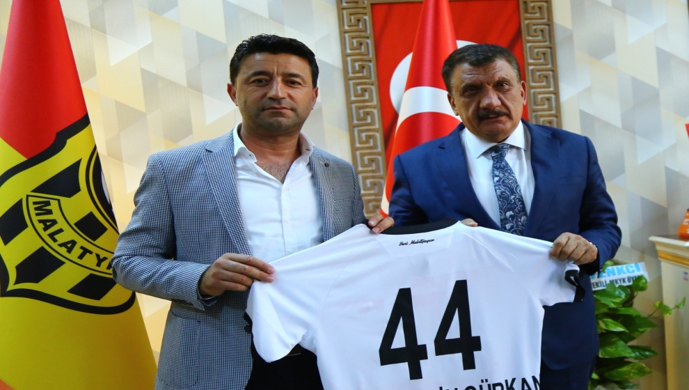 Yeni Malatyaspor Kulüp Başkanı Hacı Ahmet Yaman, Malatya Büyükşehir Belediye Başkanı Sayın Selahattin Gürkan'ın Yeni Malatyaspor konusundaki hassas duruşunun kendilerine güç verdiğini açıkladı.