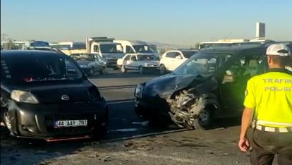 Kavşakta çarpıştılar; 3 yaralı