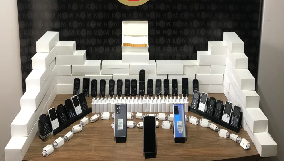 KOM'dan kaçak cep telefonu operasyonu