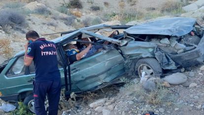 Otomobil şarampole yuvarlandı, 2 yaralı