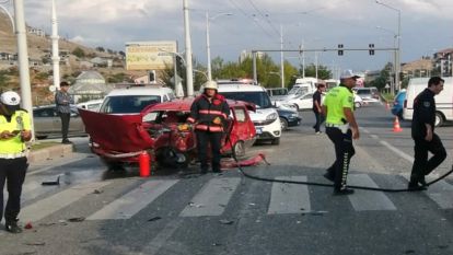 Kavşakta çarpıştılar, 3 yaralı 