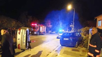 Otomobil hastane önünde yan yattı, 4 yaralı