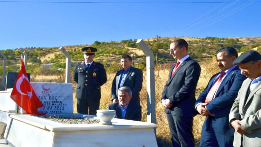 Cumhuriyet Bayramında şehidin kabrini ziyaret ettiler