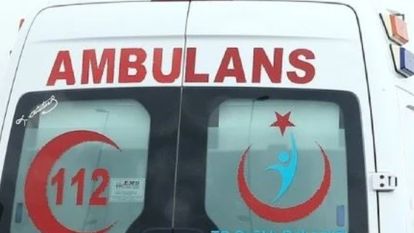 Motosiklet sürücüsü kanalizasyon çukuruna düştü 