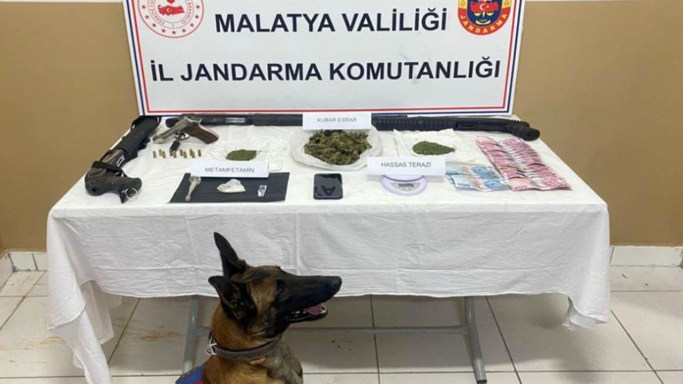 Uyuşturucu ve silah operasyonunda 4 gözaltı, 1 tutuklama