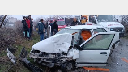 Halk otobüsü ile otomobil çarpıştı, 7 yaralı 