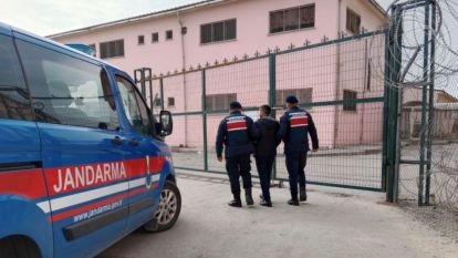 Hırsız rahat rahat gezerken jandarma dedektiflerine enselendi 