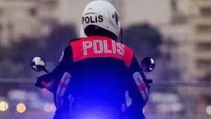 Polis şüphelendi; tabanca, bıçak ve esrar çıktı
