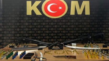 Savaşa mı gidiyorlar!.. Tabanca, pompalı, döner bıçağı, kılıç 