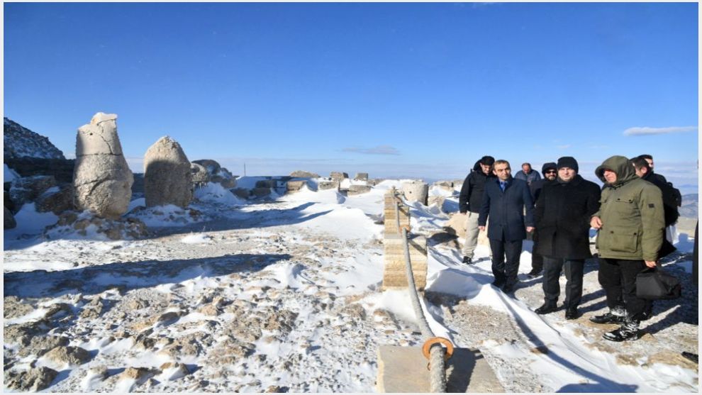 Vali Şahin Nemrut Dağına çıktı