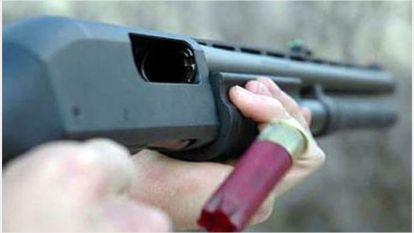 Önce bıçakladı, sonra vurdu 