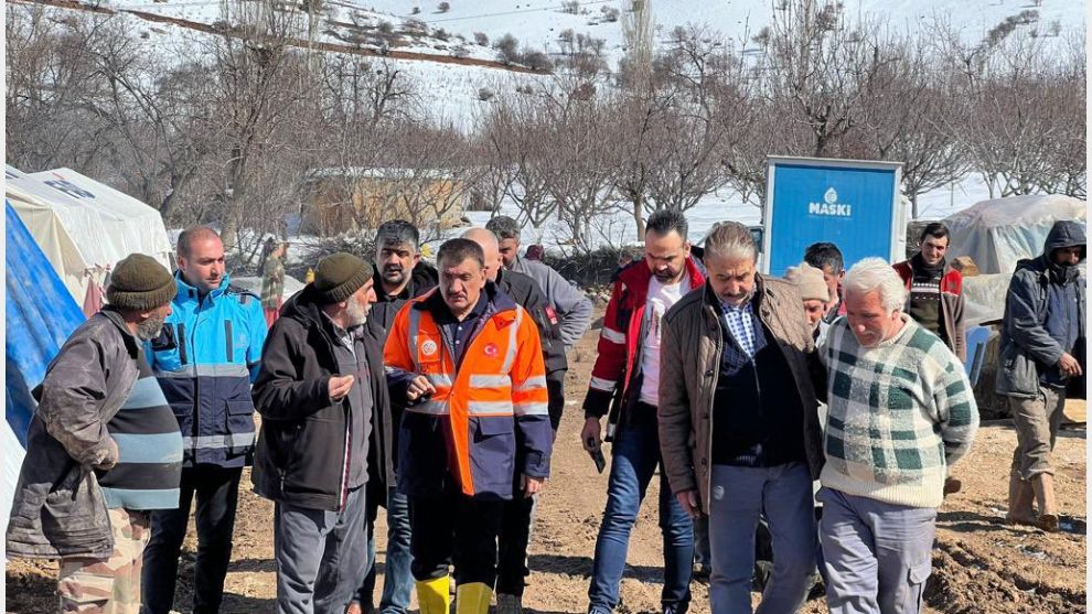 Büyükşehir Belediyesi tüm imkânlarını depremzedelere seferber etti