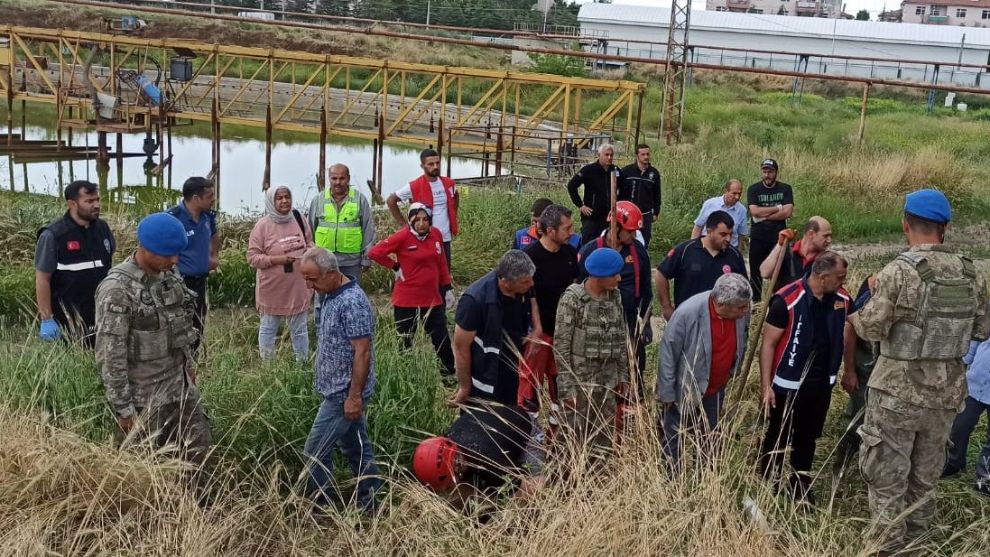 Depremzede ailenin evlat acısı,  2 yaşındaki çocuk kanalda öldü