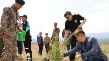 Malatya'da depremde kaybedilen 181 çocuk anısına fidan dikildi 