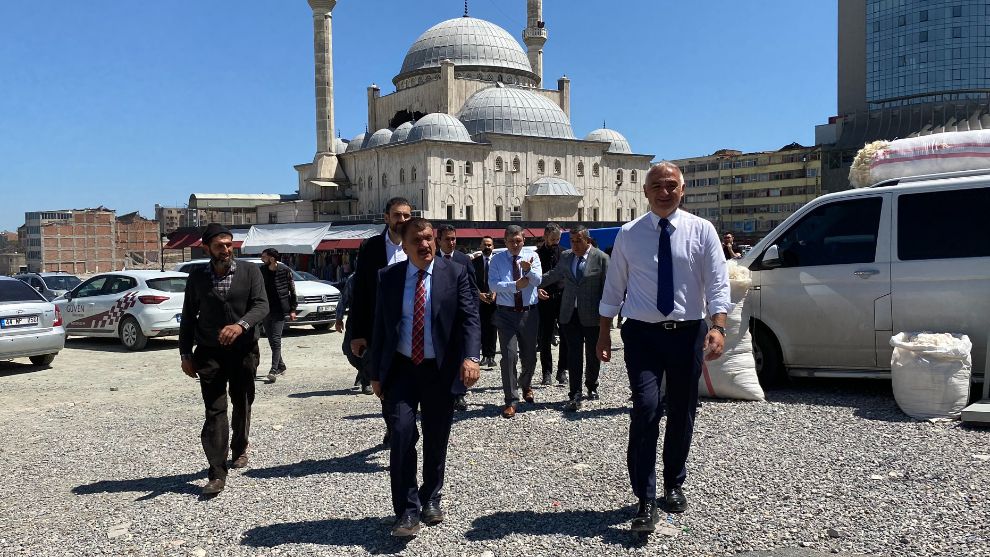 Bakan enkazı gezdi!..