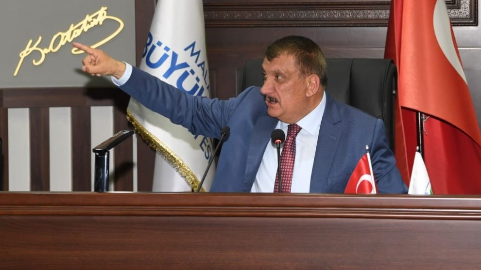 Kriterlere uymayan orta hasarlı binalara güçlendirme ruhsatı vermeyeceğiz