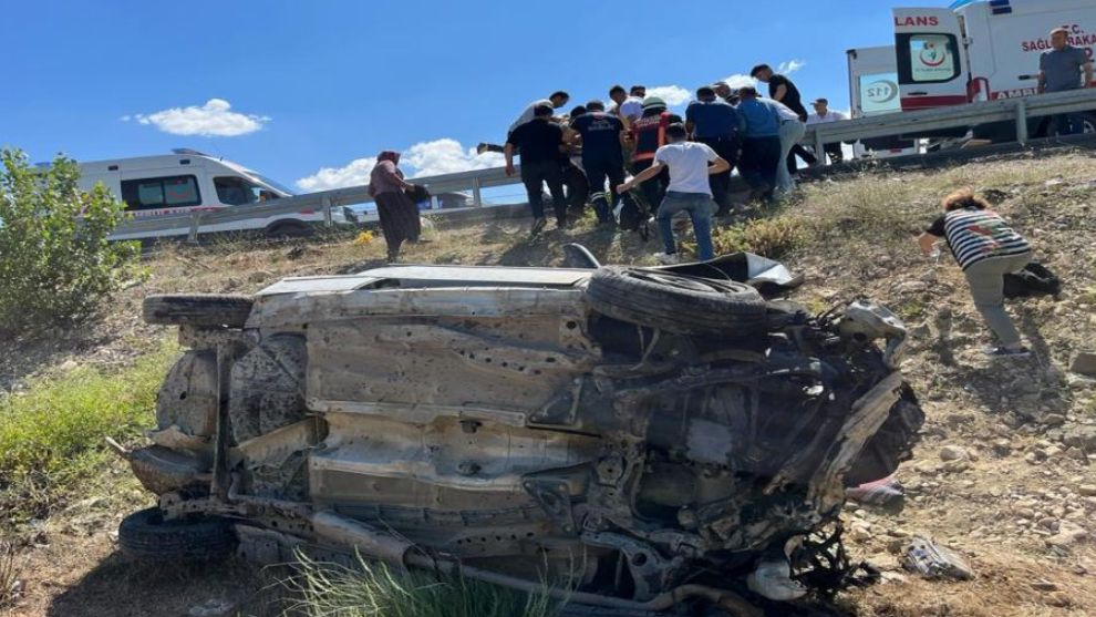 Malatya'da otomobil şarampole yuvarlandı, 3 yaralı