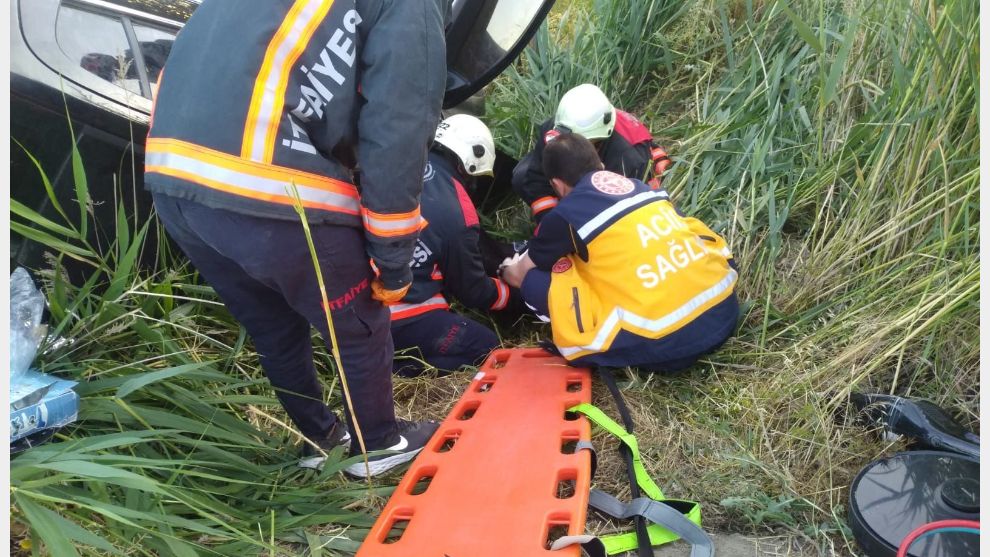 Malatya'da otomobil yoldan çıkarak elektrik direğine çarptı, 1 ölü, 4 yaralı