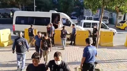Malatya'da kaçak göçmenler kovalamacada yakalandı, 2 organizatör tutuklandı 