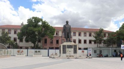 Malatya'nın 82 yıllık Valilik binası yıkılıyor 