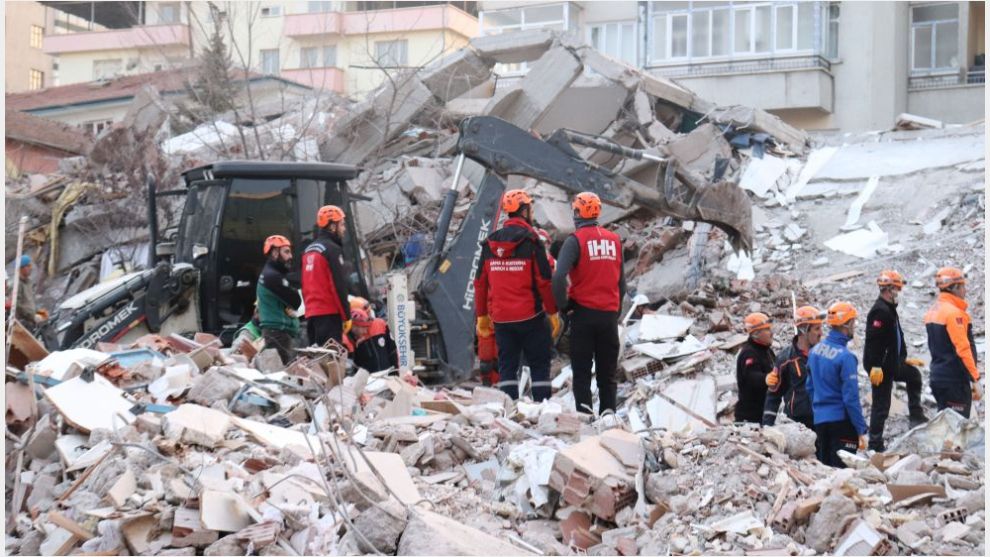 “Ağır hasarlı binayı hafife çevirdiler, evim anneme, eşime ve 5 çocuğuma mezar oldu”