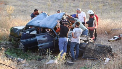 Malatya'da Otomobiller Kafa Kafaya Çarpıştı, 1 Ölü, 6 Yaralı - Malatya'da 2 otomobilin kafa kafaya çarpışması sonucu meydana gelen trafik kazasında 6 kişi yaralandı, 9 yaşında olan bir çocuk ise öldü.